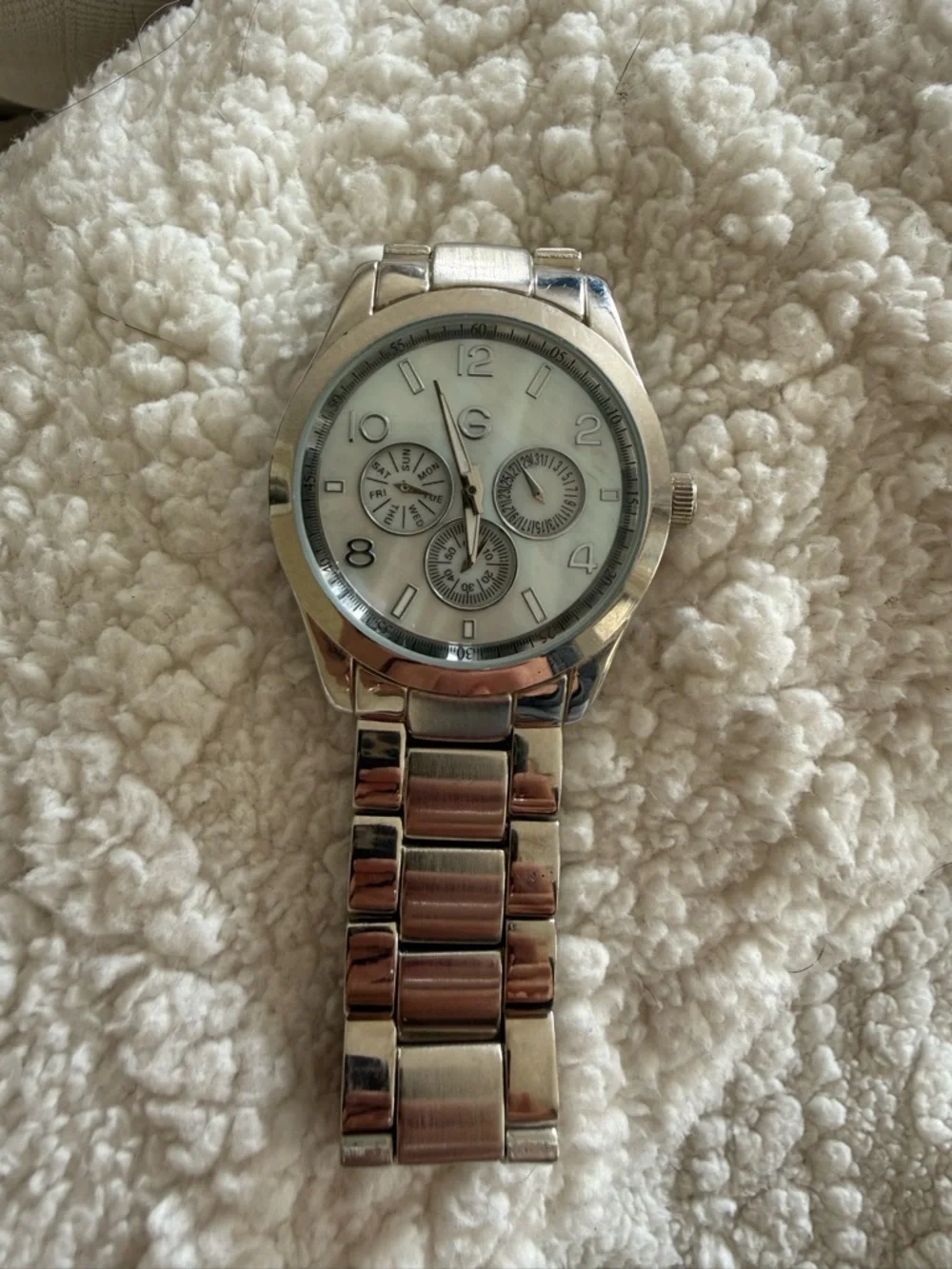 Vintage Gossip Classic Silver women’s Stainless Steel silver white pearlescent